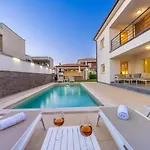 Villa Sunsea With Heated Pool