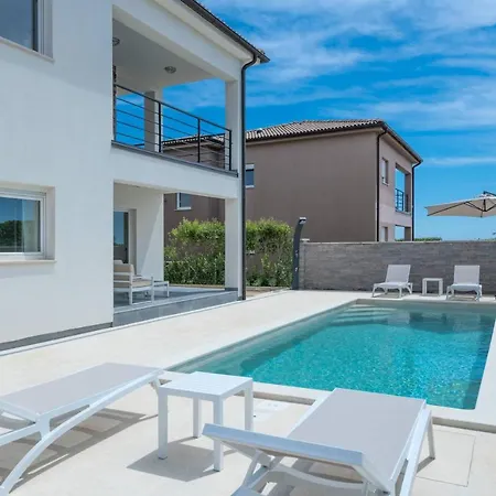 Sunsea With Heated Pool * Vodnjan