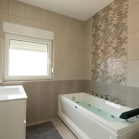 Sunsea With Heated Pool Villa