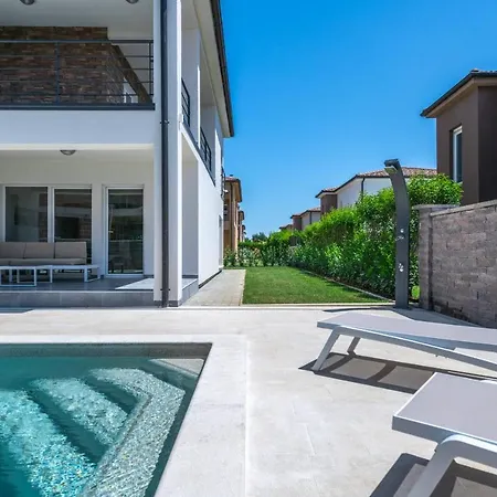 Sunsea With Heated Pool * Vodnjan