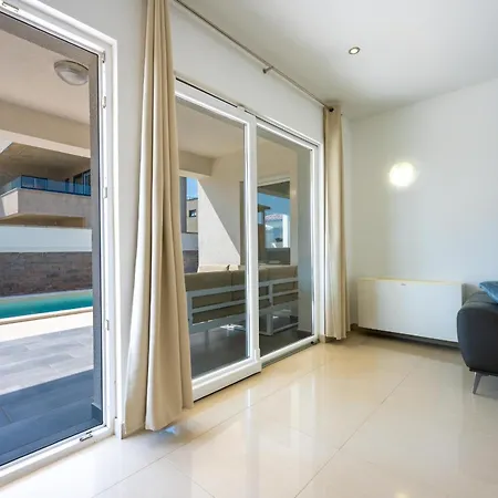 Sunsea With Heated Pool Villa