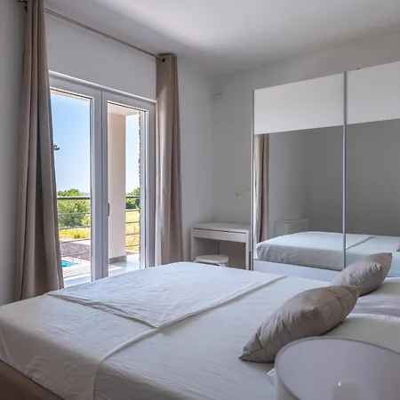 ヴィラ Villa Sunsea With Pool Near Pula ボドニャン