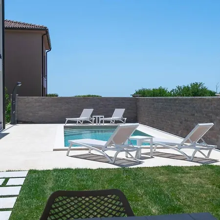 ヴィラ Villa Sunsea With Pool Near Pula