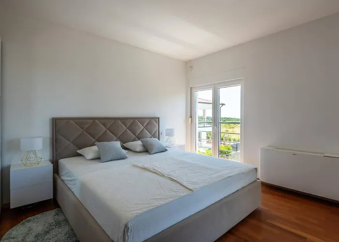 Sunsea With Heated Pool Vila *